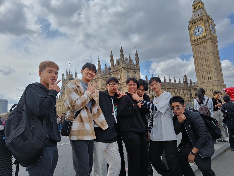 แก๊งค์หนุ่มหล่อแห่ง Big Ben, London