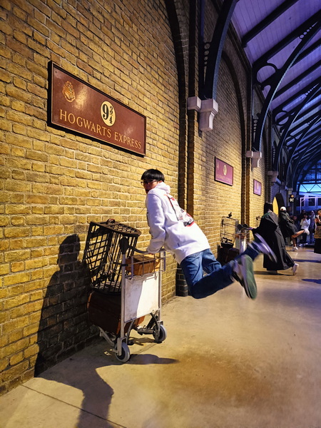 มา Harry Potter Studio ก็ต้องโดดกันหน่อย